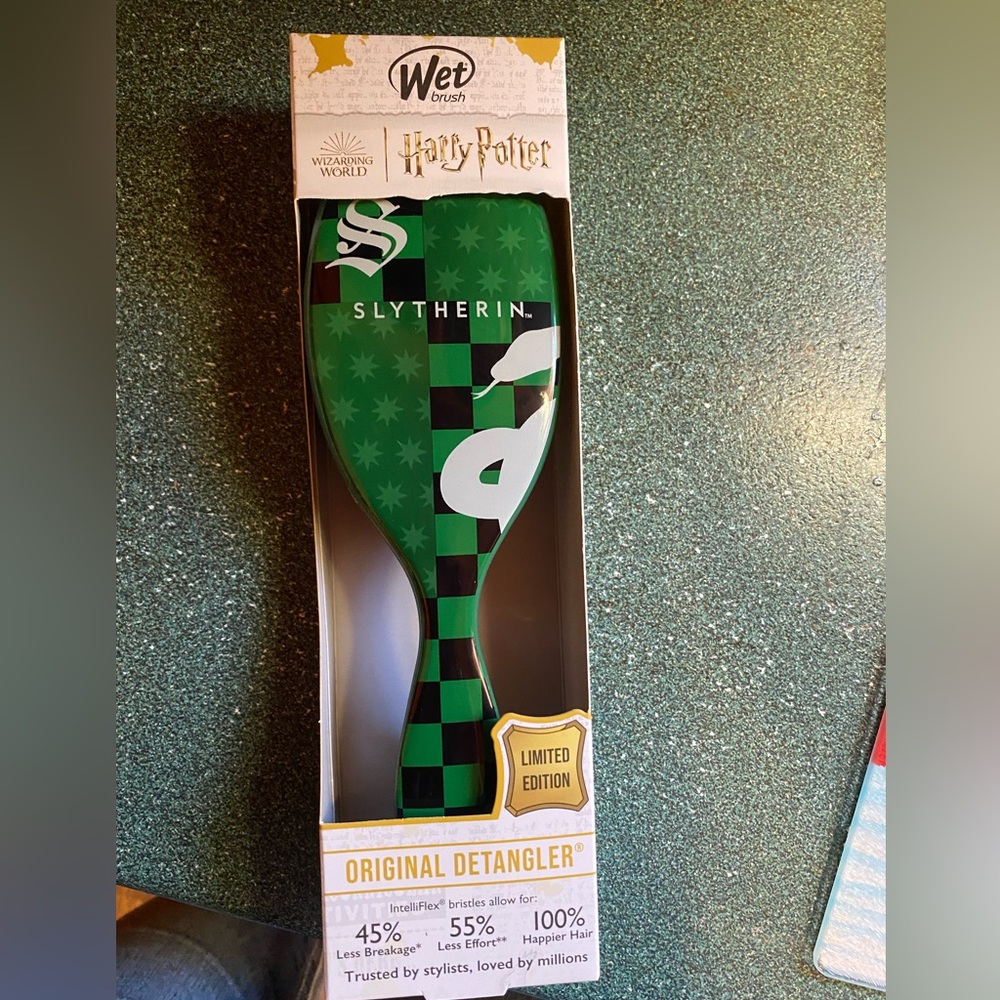 Wet brush Harry Potter Slytherin